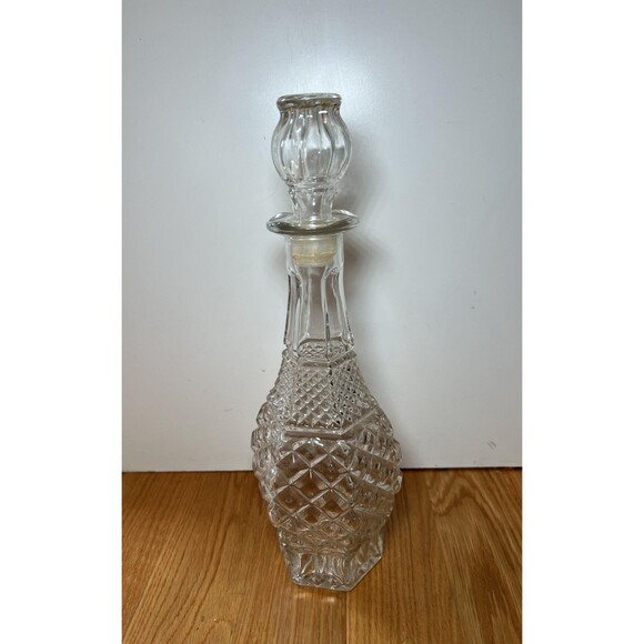 Pressed Glass Decanter Diamond Pattern w/ Stopper Clear Barware Whiskey Wine - Picture 1 of 6